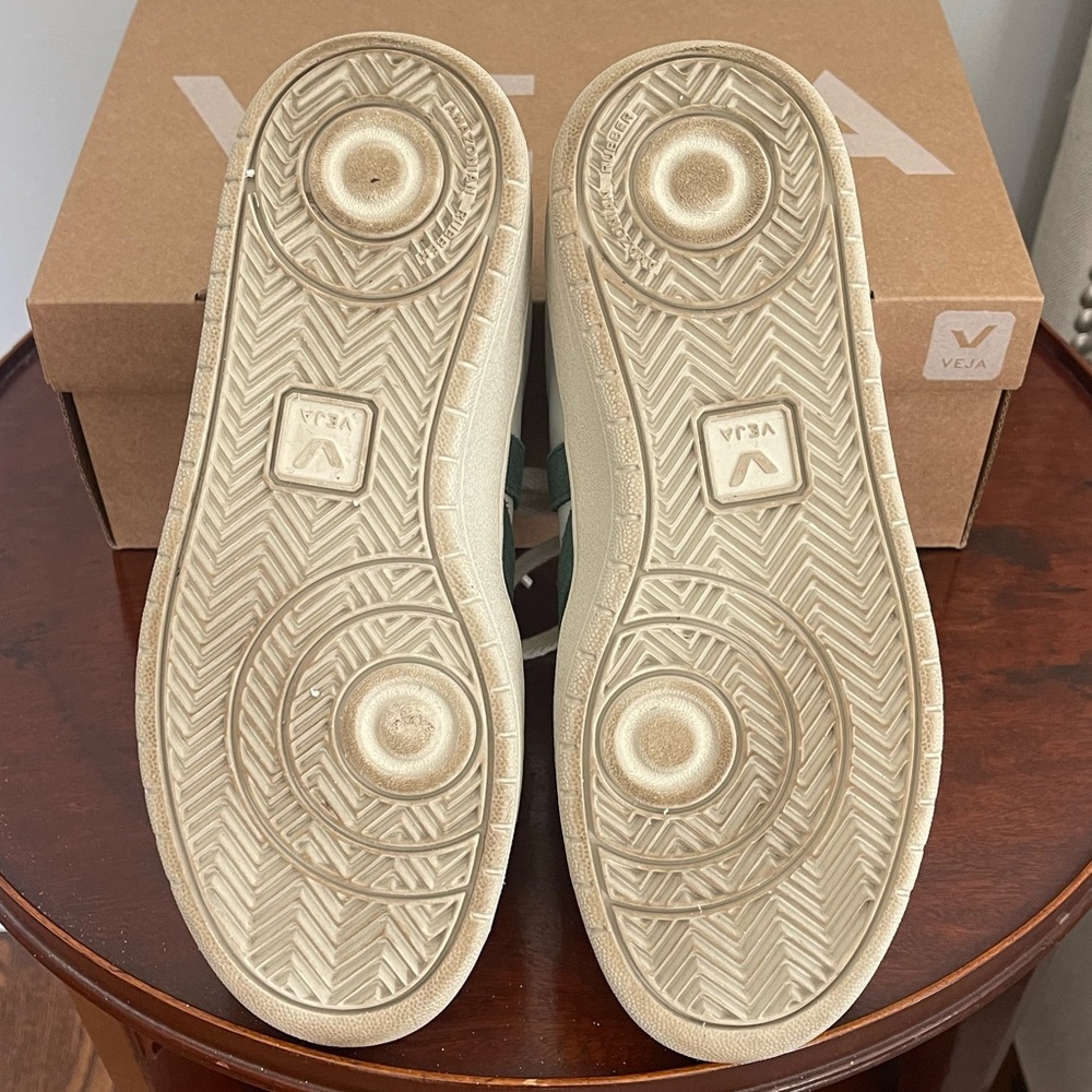 Veja V-90 Sneakers in Extra-White Cypress in Size 38 - Picture 9 of 10